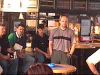 Olaf moderiert die Verlosung